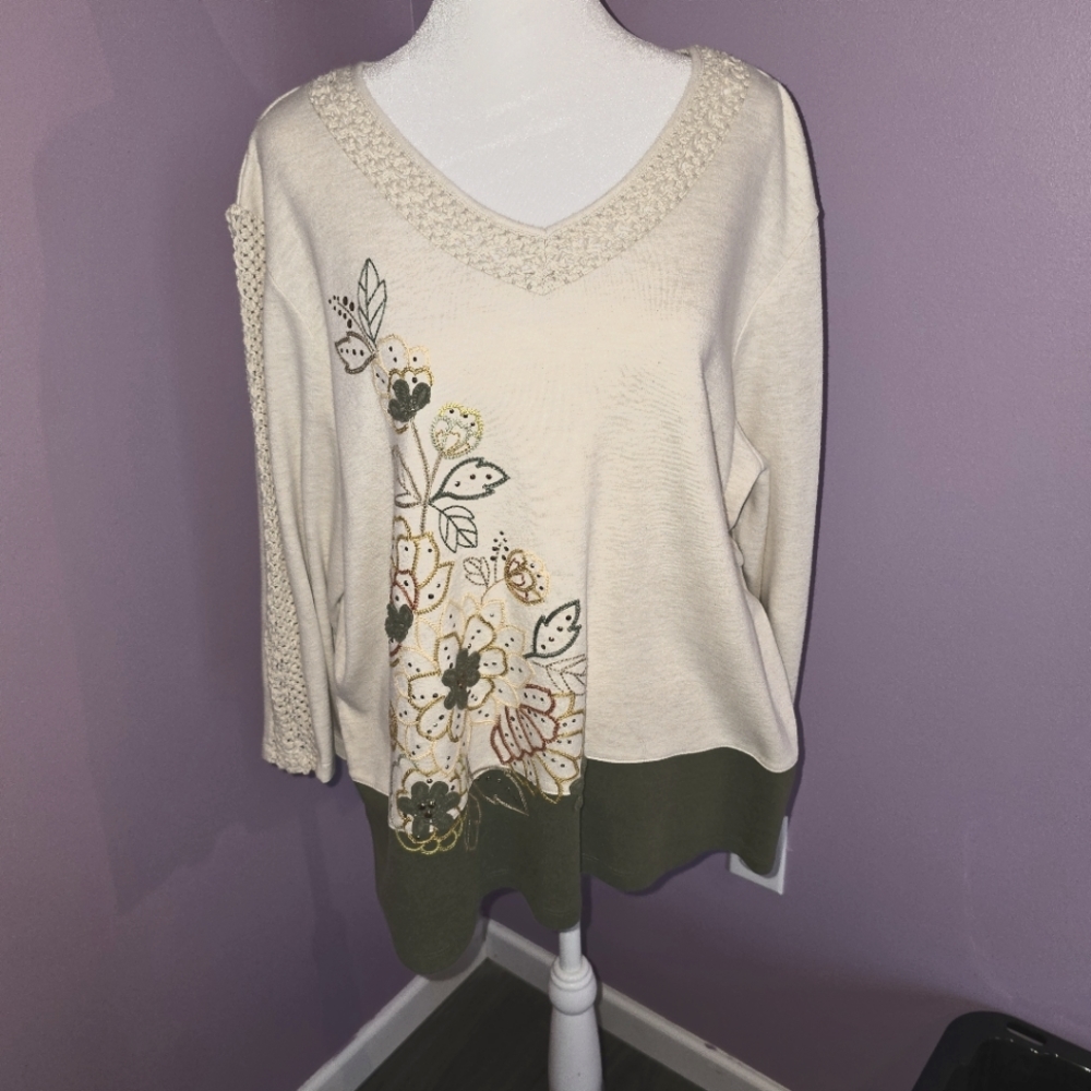 Alfred Dunner Long Sleeve V Neck Top